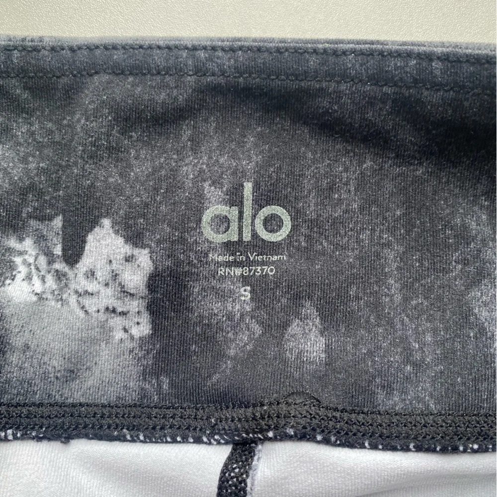 Alo Black and White Marble Tie Dyed Leggings Size Small‎
